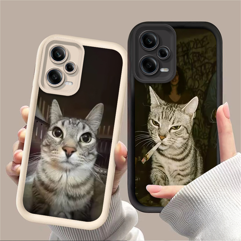 Xiaomi Redmi Note 14 - 流行の猫が喫煙しているデザインのスマホケース Xiaomi Redmi Note 14 14S
